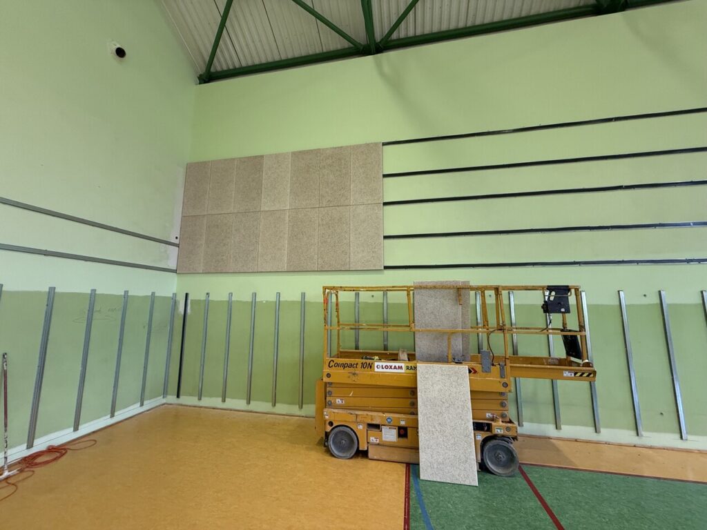 Jak poprawić akustykę w hali sportowej? 5 skutecznych sposobów 2 akustyka w hali sportowej