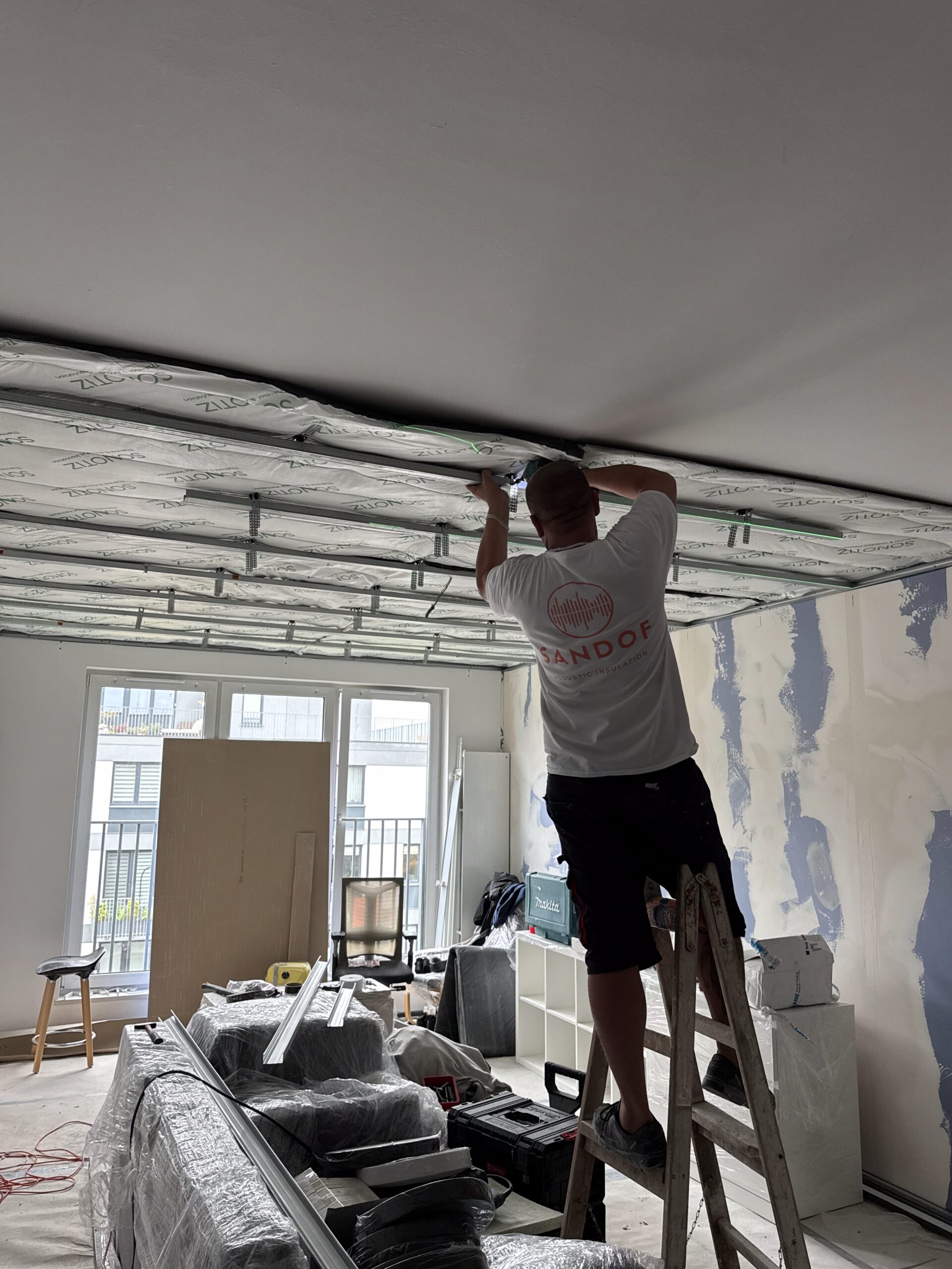 Jak wygłuszyć sufit, żeby nie słyszeć sąsiadów? 1 Wygłuszenie sufitu