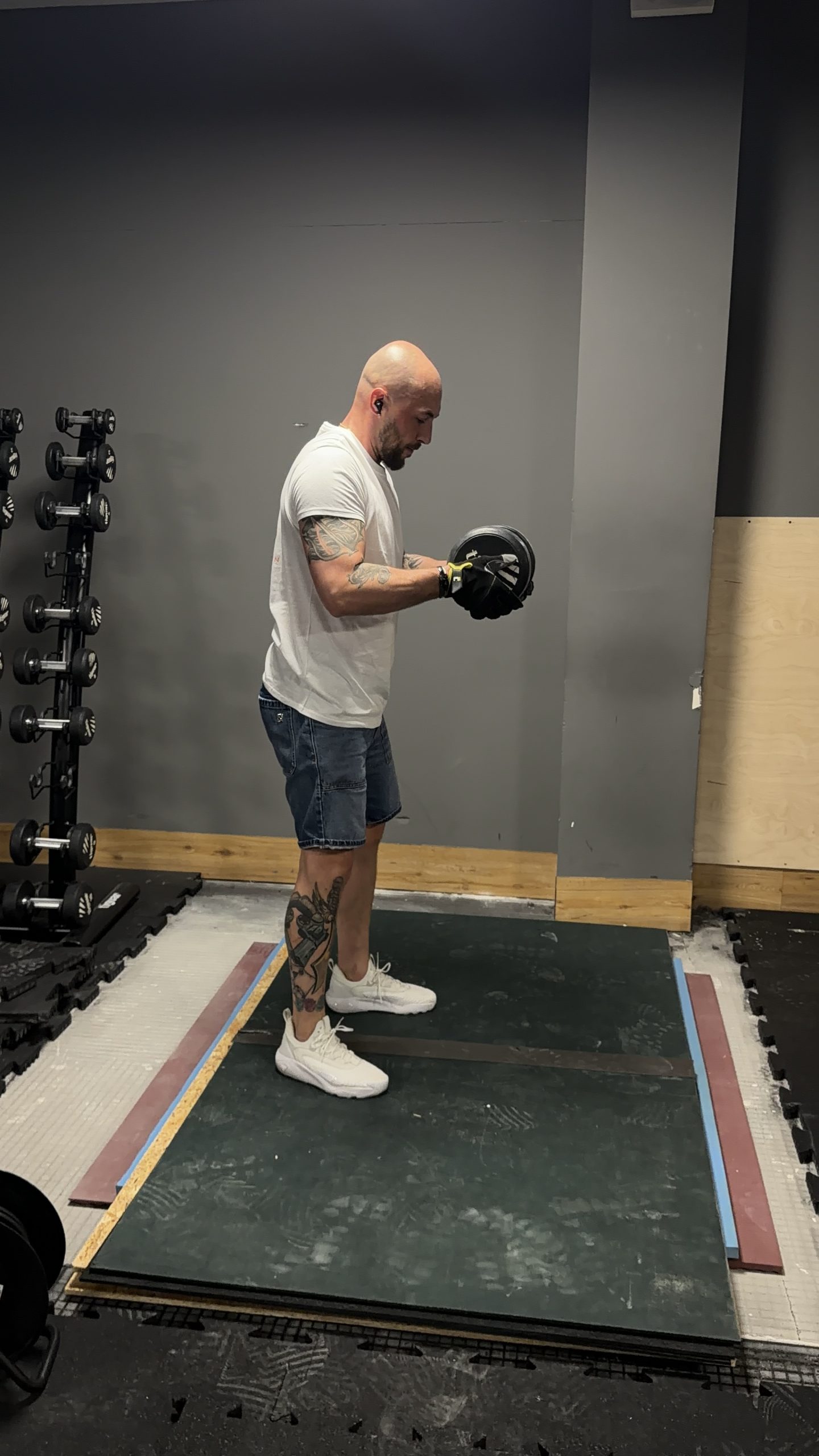 Akustyka siłowni i klubów fitness – jak ograniczyć hałas i poprawić komfort akustyczny? 1 Akustyka siłowni